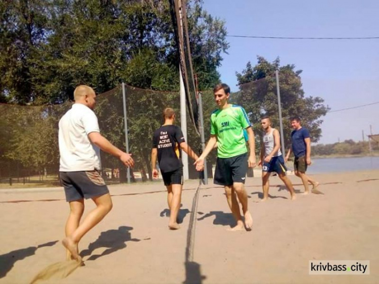 В Кривом Роге прошёл турнир по парковому волейболу (ФОТОРЕПОРАЖ)