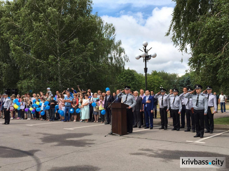 В Кривом Роге торжественно приняли присягу 233 полицейских (ФОТО)