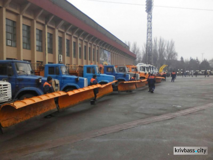 В Кривом Роге прошел парад снегоуборочной техники (ФОТОРЕПОРТАЖ)