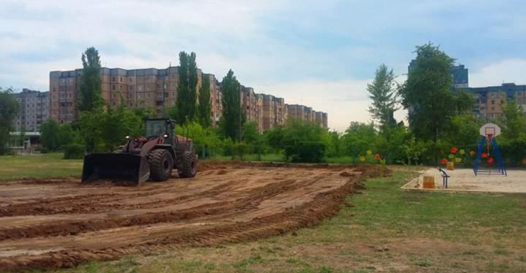 Для жителей сразу двух микрорайонов в Кривом Роге установят спортивно-игровую площадку (ФОТО)