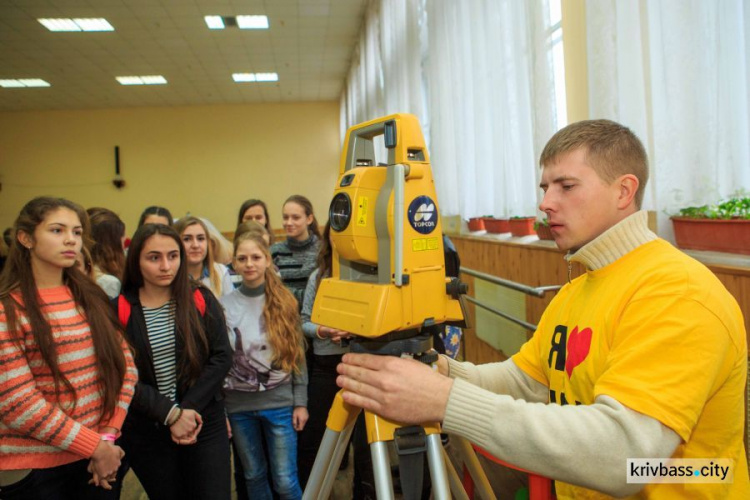 Первые в городе! Полтысячи криворожских школьников прошли профориентационный квест Metinvest Travel