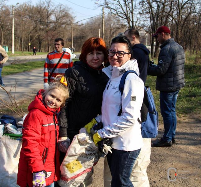 В Кривом Роге прошла традиционная Соколовская Толока – «Заречный» стал чище (фото)