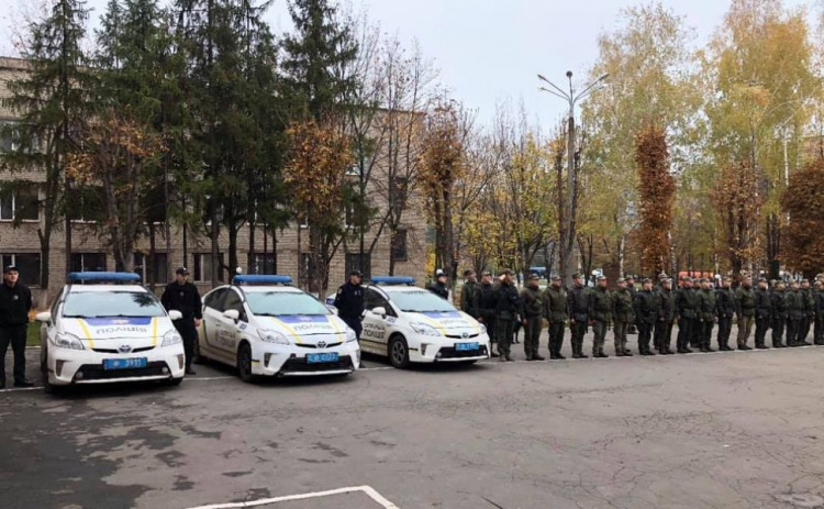 В Кривом Роге правоохранители вместе с военными вышли на патрулирование еще одного района (фото)