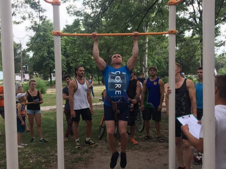 Названы победители: в Кривом Роге прошли соревнования по Street Workout (ФОТО)