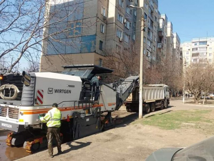 В Долгинцевском районе Кривого Рога стартовали ремонтные работы автодорог (фотофакт)