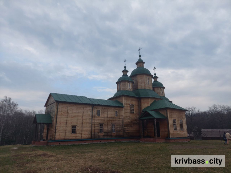 10 квітня – яке міжнародне свято та кого вшановують віряни: традиції  і прикмети