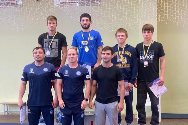 Криворізькі спортсмени посіли призові місця на чемпіонаті України з вільної боротьби