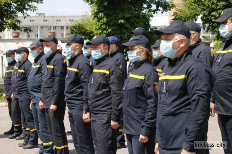 Спасателей Днепропетровщины, в том числе и Кривого Рога, наградили путёвками и часами