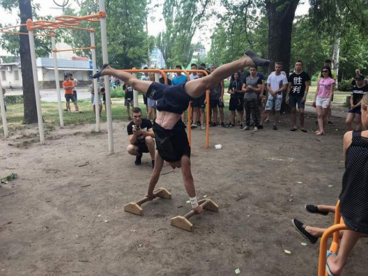 Названы победители: в Кривом Роге прошли соревнования по Street Workout (ФОТО)